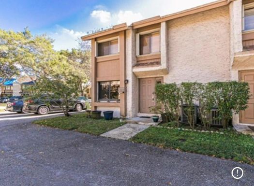 227 Wimbledon Lake Dr # 227, Plantation FL 33324