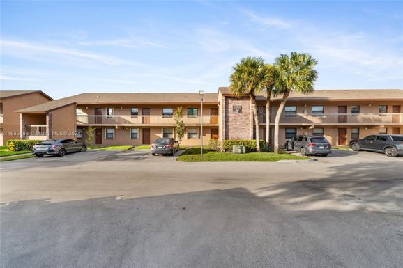 10003 Winding Lake Rd # 203, Sunrise FL 33351