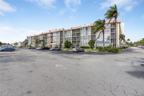 851 Three Islands Blvd # 417, Hallandale Beach FL 33009