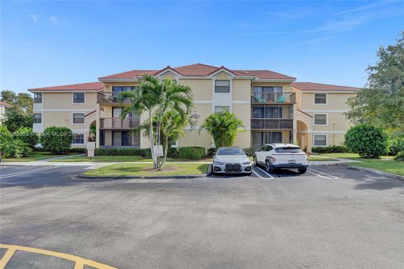 5661 Riverside Dr, Coral Springs FL 33067