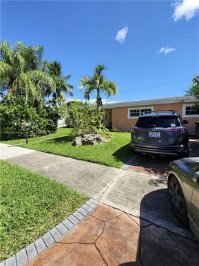 9300 Marine Dr, Cutler Bay FL 33189