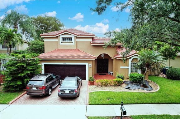 16507 Diamond Head Dr, Weston FL 33331