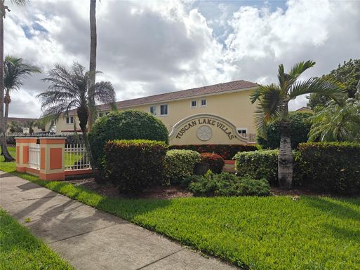 17847 NW 74th Path, Hialeah FL 33015