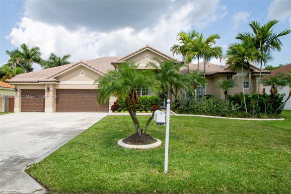 2910 Fairways Dr, Homestead FL 33035