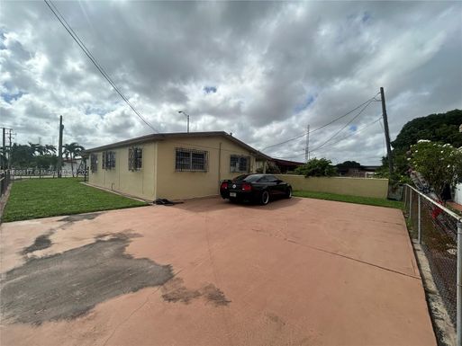 301 W 30th St, Hialeah FL 33012