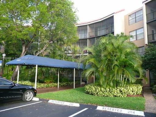 3800 N Hills Dr # 312, Hollywood FL 33021