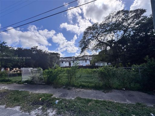 2780 NW 44th St, Miami FL 33142