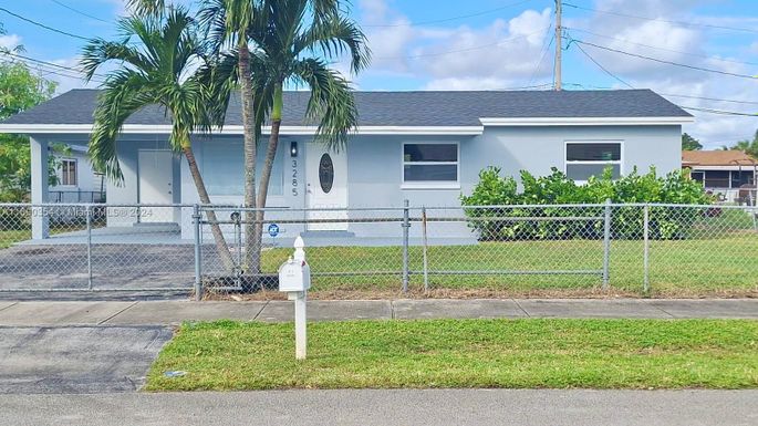 3285 NW 13th St, Lauderhill FL 33311