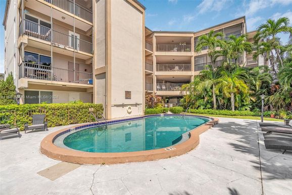 2420 Diana Dr # 102, Hallandale Beach FL 33009