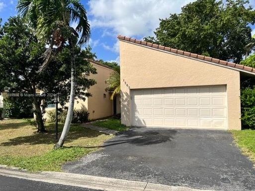 1265 Spring Cir Dr, Coral Springs FL 33071