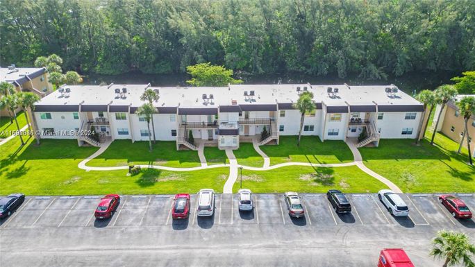 110 Lake Meryl Dr # 213, West Palm Beach FL 33411