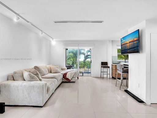 750 Michigan Ave # 201, Miami Beach FL 33139