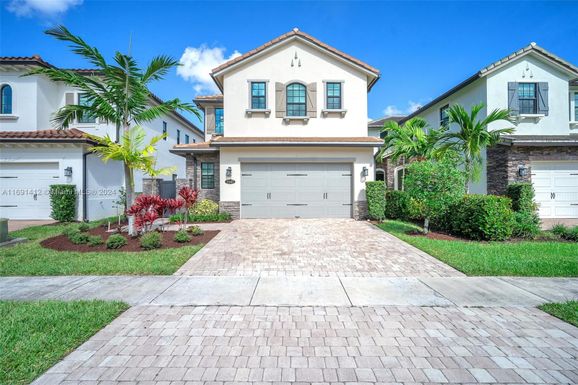 11847 SW 13th Ct, Pembroke Pines FL 33025