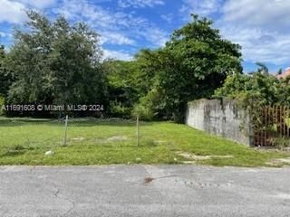 2467 NW 61st St, Miami FL 33142