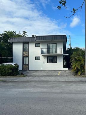 2379 NE 172nd St # 4, North Miami Beach FL 33160