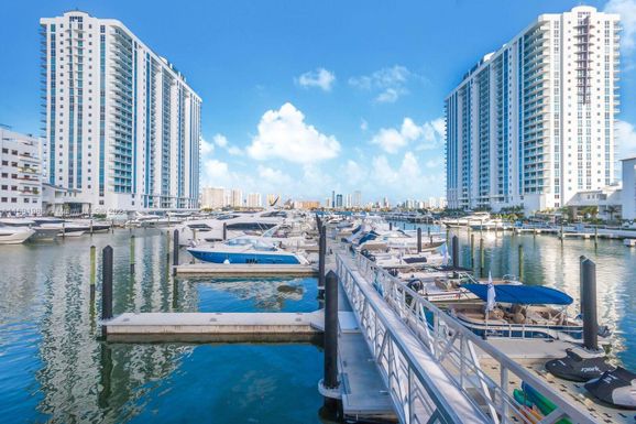 17111 Biscayne Blvd # 1906, North Miami Beach FL 33160