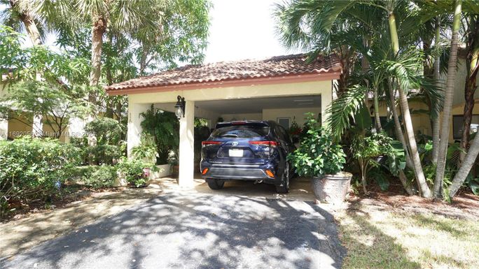 16145 Laurel Dr # 31, Weston FL 33326