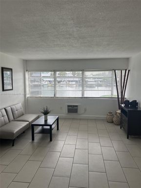 220 Kings Point Dr # 104, Sunny Isles Beach FL 33160