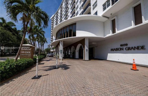 6039 Collins Ave # 520, Miami Beach FL 33140