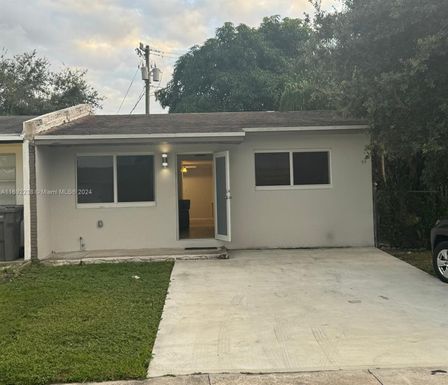 5460 SW 38th Ct, West Park FL 33023