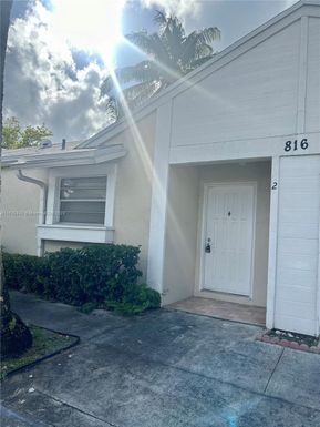 816 NE 214th Ln # 2, Miami FL 33179