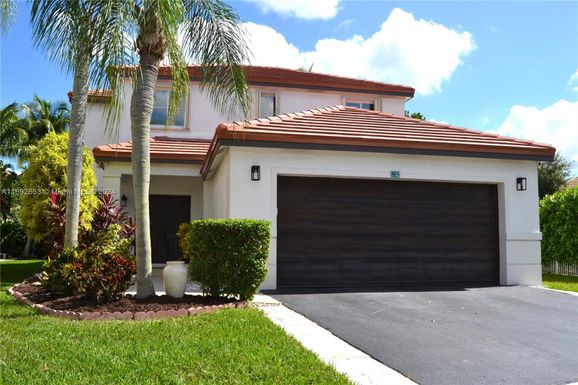 4074 Palm Pl, Weston FL 33331