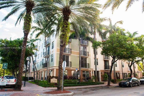 1900 Van Buren St # 203B, Hollywood FL 33020