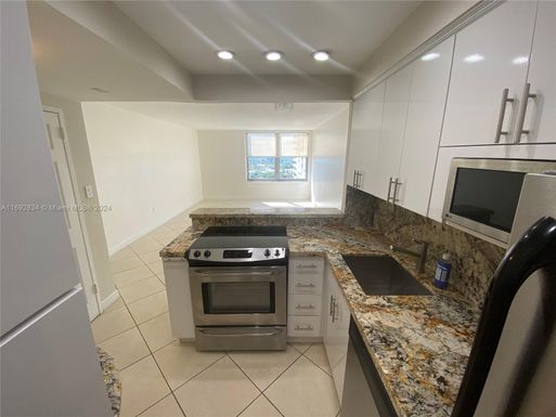 2899 Collins Ave # 1208, Miami Beach FL 33140