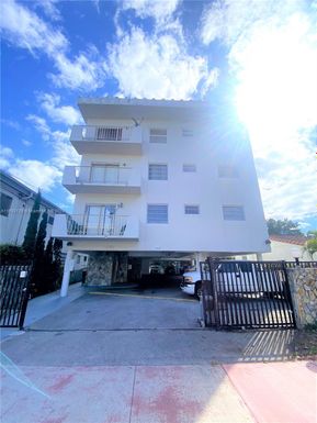 7925 Carlyle Ave # 404, Miami Beach FL 33141