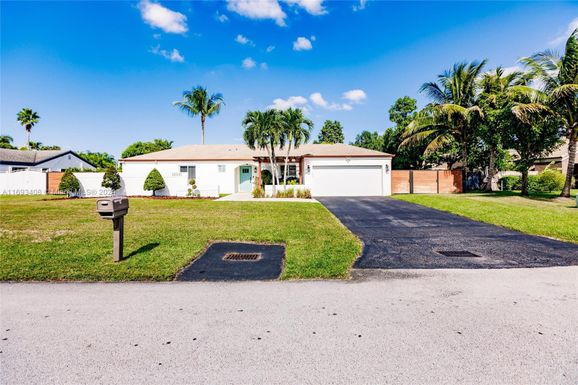 15331 SW 155th Ter, Miami FL 33187