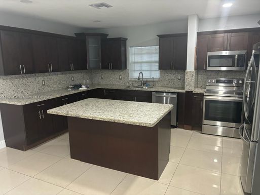 6330 NW 111th Ter, Hialeah FL 33012