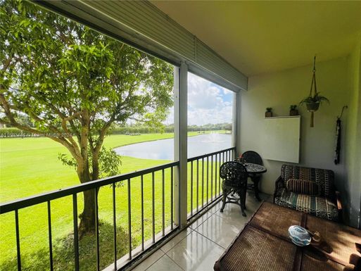 9820 S Hollybrook Lake Dr # 202, Pembroke Pines FL 33025