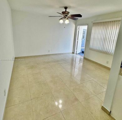 30 SE 4th Ave # 116, Hallandale Beach FL 33009