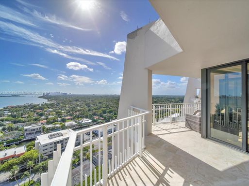 2000 Towerside Ter, Miami FL 33138