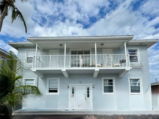 701 82nd St, Miami Beach FL 33141