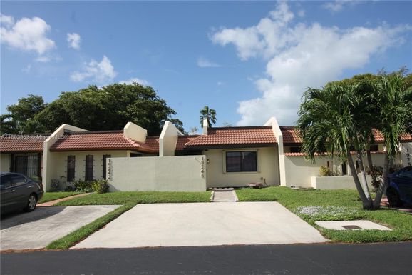 19246 NW 64th Ct, Hialeah FL 33015