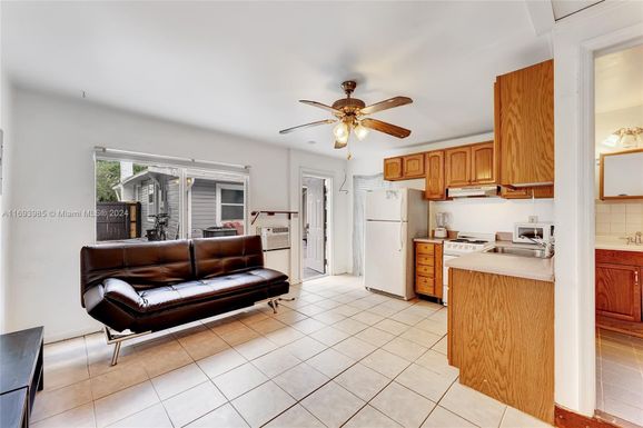 107 SW 2nd Ct # 2, Dania Beach FL 33004