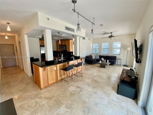 1040 10th St # 204, Miami Beach FL 33139