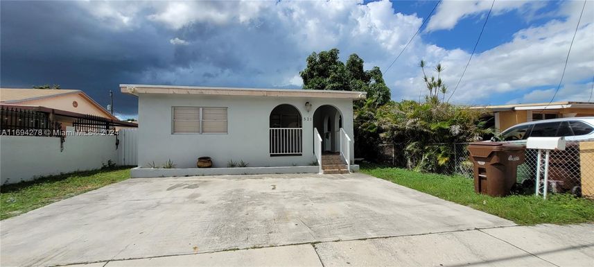 521 E 41st St, Hialeah FL 33013