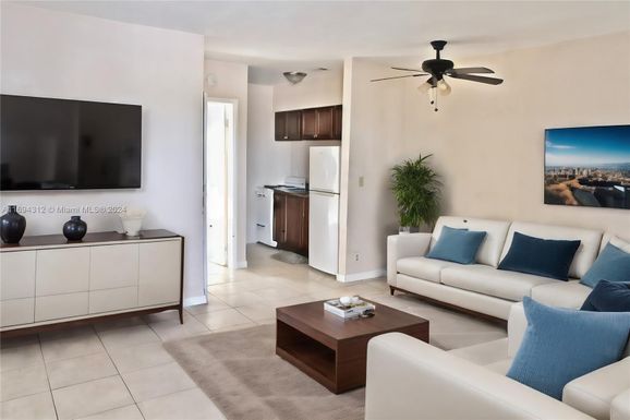 417 NW 2nd Ave # 3, Hallandale Beach FL 33009