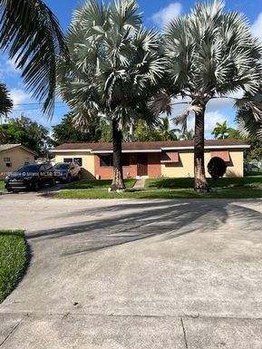 51 NW 161st St, Miami FL 33169