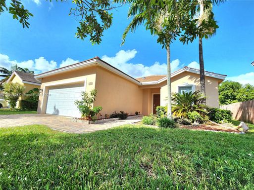 3079 SE 6th St, Homestead FL 33033