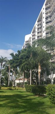 3610 Yacht Club Dr # 810, Aventura FL 33180