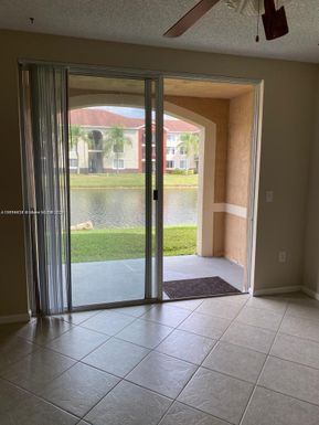 8060 N Nob Hill Rd # 104, Tamarac FL 33321