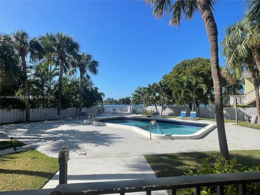 900 Crystal Lake Dr # 1D, Deerfield Beach FL 33064