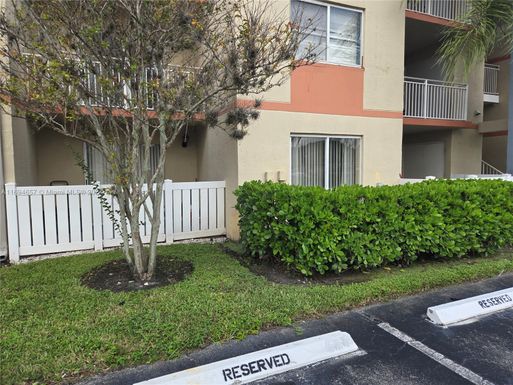 18810 NW 57th Ave # 109, Hialeah FL 33015