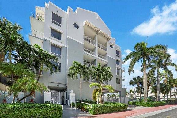 2642 Collins Ave # 411, Miami Beach FL 33140