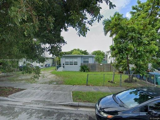 10783 SW 6th St, Sweetwater FL 33174