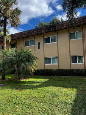 2412 NW 39th Way # 101, Lauderdale Lakes FL 33311