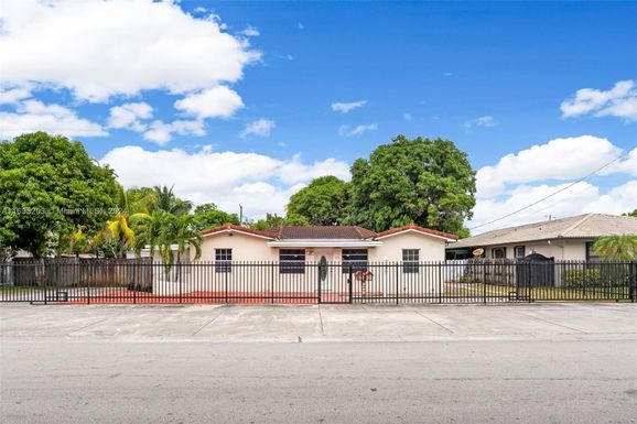 271 E 33rd St, Hialeah FL 33013